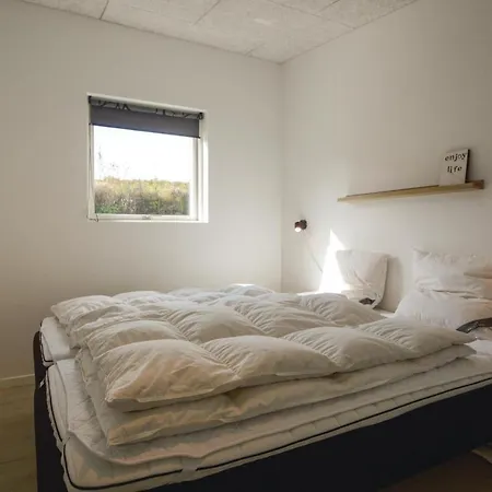 Awesome In W/ Sauna, Wifi And 3 Bedrooms Feriehus *